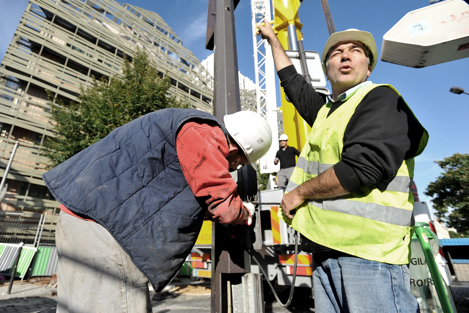 illustration photo de deux hommes aux travail sur un chantier
